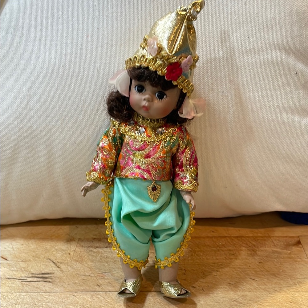 Madame Alexander Thailand doll from foreign friends collection 8 inch